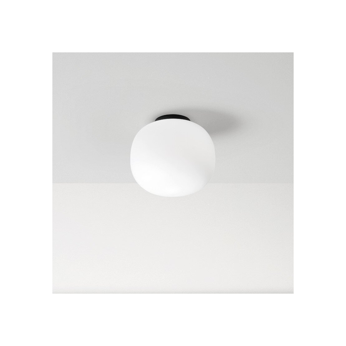 Plafonnier Bombo - Plafonnier en verre soufflé blanc laiteux et métal peint à la base - Sforzin illuminazione