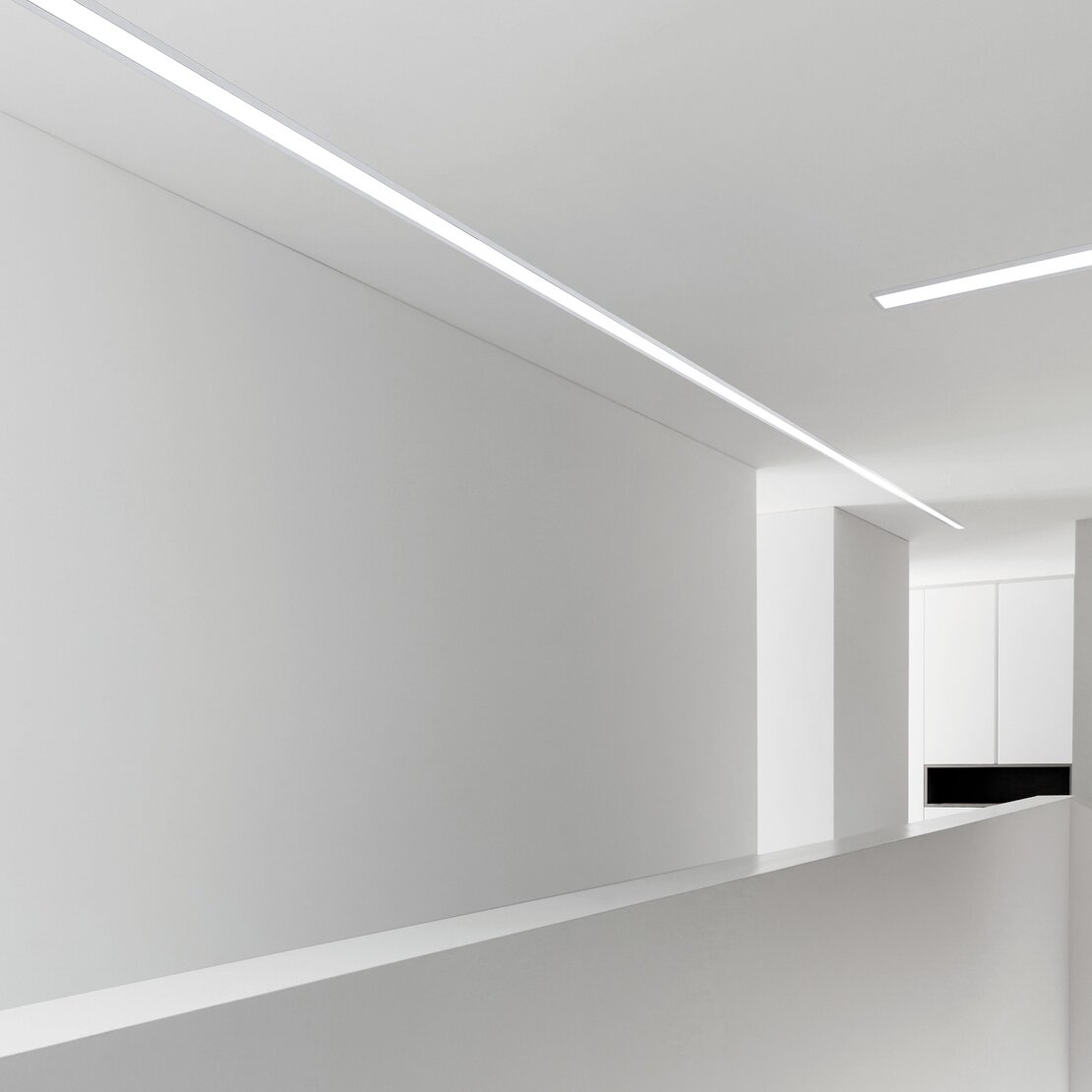 Emathia Blanc - Bande led en aluminium peint en blanc avec couvercle en plastique opale ou blanc satiné 50cm - Sforzin illuminazione