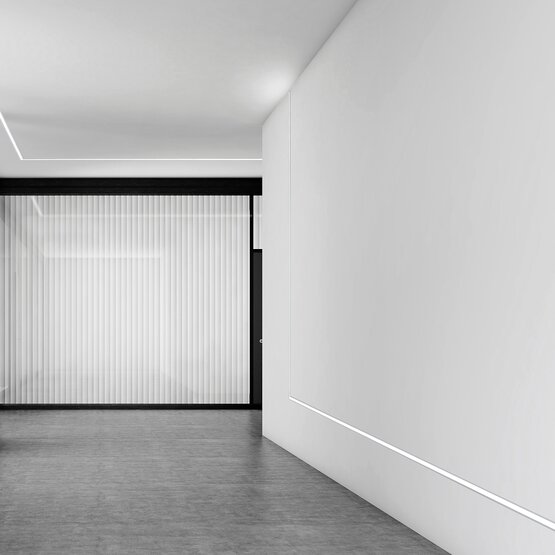 Sistema Led Oropus - Tira led en aluminio pintado blanco empotrable 50cm 50cm LED de 7,2 W. 1080 lúmenes/metro (3000 K) CRI 80. 1224 lúmenes/metro (4000 K) CRI 80.