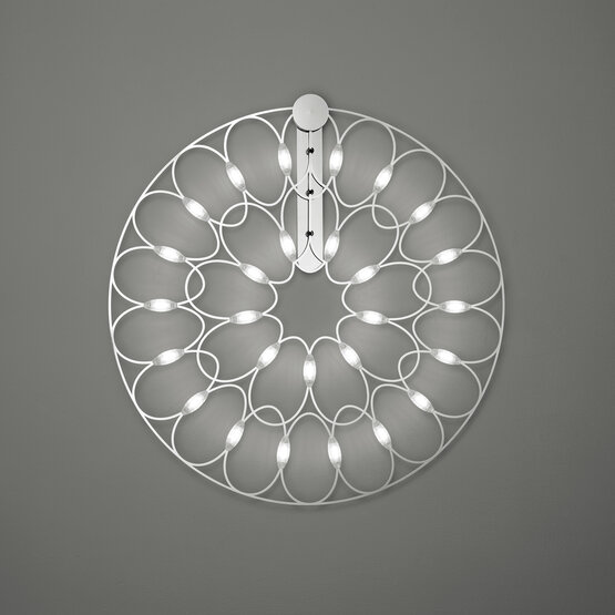 Lampada a muro Lafra - Plafoniera a led in metallo color cromo Versione grande. Finitura color cromo. LED 27W - 24V
2700°K / 2052 lumen
3000°K / 2160 lumen
