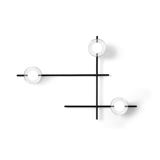 Mikado Cosmo Wand- oder Deckenleuchte - 3-flammige Wand- oder Deckenleuchte aus transparentem und satiniertem Borosilikatglas mit lackierter Metallstruktur und drehbarem Arm 3 Lichter. Wand- oder Deckenleuchte mit schwarzem Soft-Touch-pulverbeschichtetem Metallrahmen. Diffusor aus transparentem Borosilikatglas außen und satiniertem Inneren, Durchmesser 12 cm. Die Drehung des Sekundärarms ermöglicht die Auswahl der bevorzugten Position.