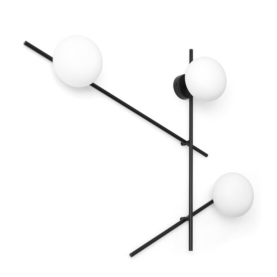 Applique ou plafonnier Mikado - Applique ou plafonnier 3 lumières à bras rotatif en métal thermolaqué noir et verre soufflé blanc laiteux 3 lumières. Applique ou plafonnier avec cadre en métal enduit de poudre noire soft touch. Diffuseur en verre soufflé blanc laiteux, diamètre 14 cm. La rotation du bras secondaire permet de choisir la position préférée.